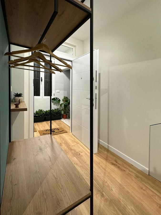 Studio In Tiranë Luaran gambar